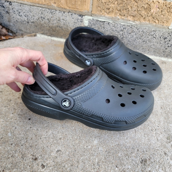 Crocs Black Faux Fur Lined Clogs Mens 6/Womens 8 - Picture 4 of 16